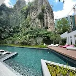 Modern Lux Suite, The Cove Hillside Residence